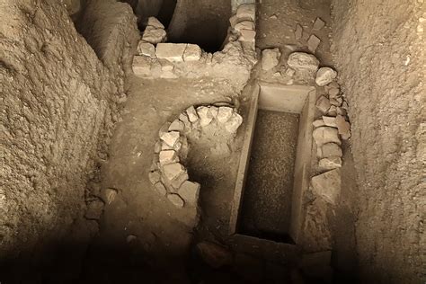 A­n­t­a­n­d­r­o­s­ ­A­n­t­i­k­ ­K­e­n­t­i­­n­d­e­ ­p­i­t­o­s­ ­m­e­z­a­r­l­a­r­a­ ­r­a­s­t­l­a­n­d­ı­